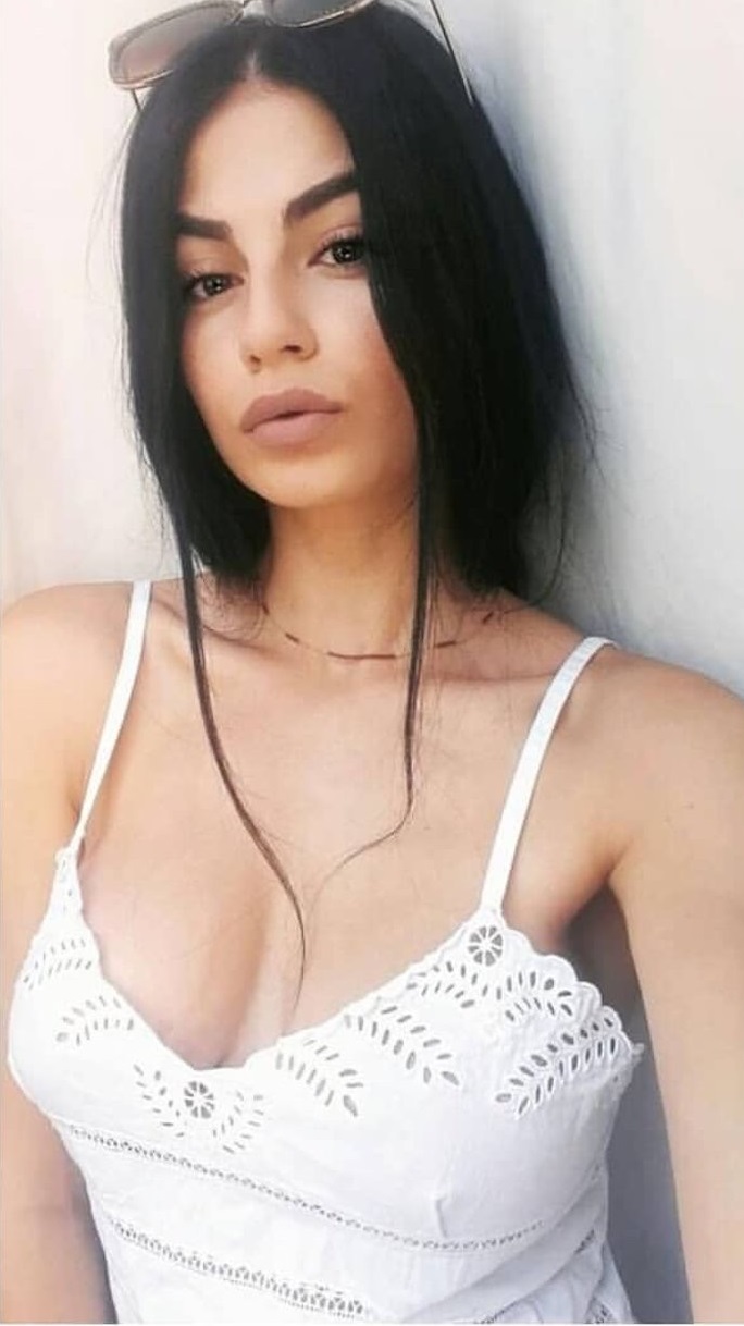 Ayvalık Escort Çağla